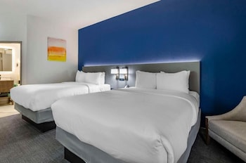 Standard Room, 2 Queen Beds, Non Smoking (1st Floor)