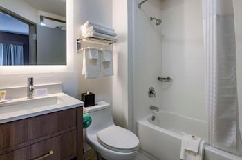 Standard Room, 2 Queen Beds, Non Smoking (1st Floor)