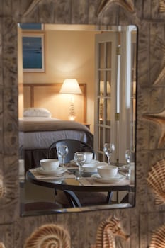 1 BEDROOM KING SUITE WITH BALCONY