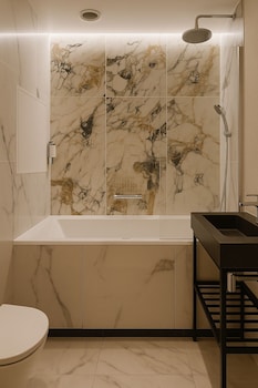 Classic Room, Jetted Tub