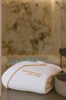 Comfort Room, Jetted Tub