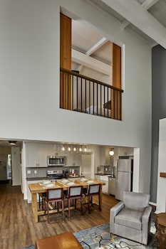 One Bedroom King Villa