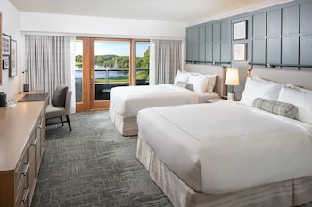 Superior Room, 2 Queen Beds, Lakeside