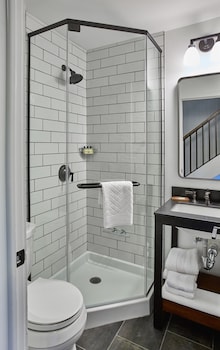 One Bedroom Queen Villa