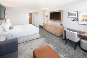 Superior Room, 1 King Bed, Golf View, Lakeside