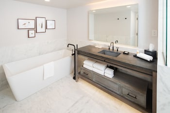 Premier Suite, 1 King Bed with Sofa bed
