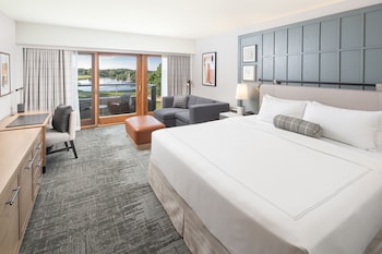 Superior Room, 1 King Bed, Golf View, Lakeside