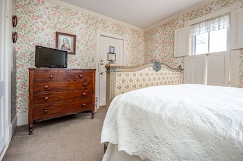24 - Monroe Guest Room