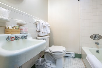 12 - Madison Stateroom