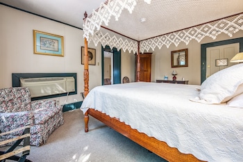 14 - Rhodes Suite