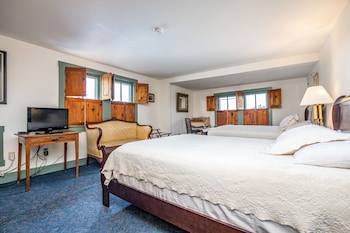 12 - Madison Stateroom