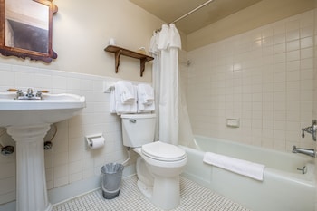 03 - Cedar Creek Guest Room