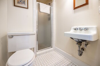 17 - Lee Guest Room