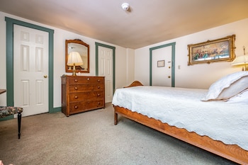 08 - Taylor Guest Room