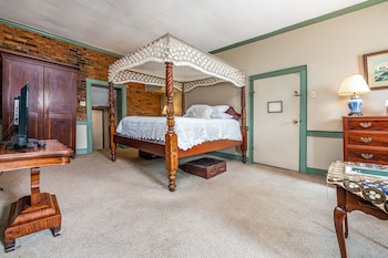02 - Reeves Stateroom