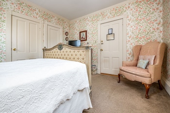 24 - Monroe Guest Room