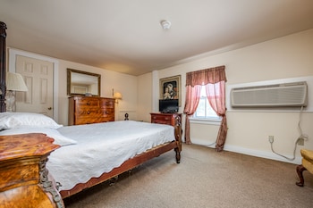 03 - Cedar Creek Guest Room