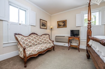 21 - Hite Guest Room