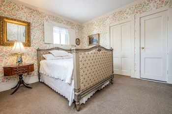 24 - Monroe Guest Room