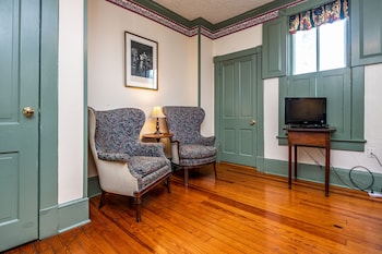 18 - Shenandoah Guest Room