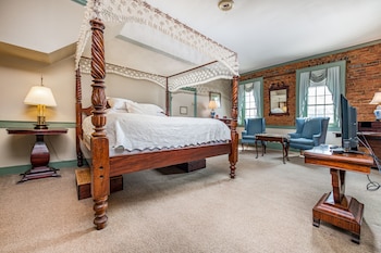 02 - Reeves Stateroom