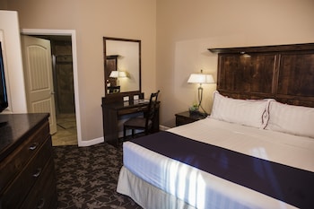 Suite 1 King with Sofabed Lakewood