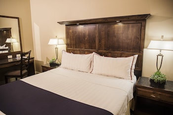 Suite 1 King with Sofabed Lakewood