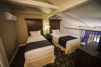 Loft 2 Queen Bed - Lakewood