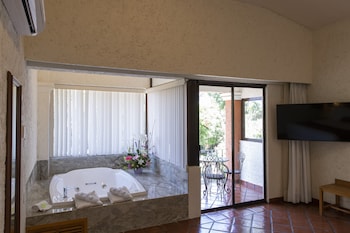 Terrace Suite, King bed and Jacuzzi