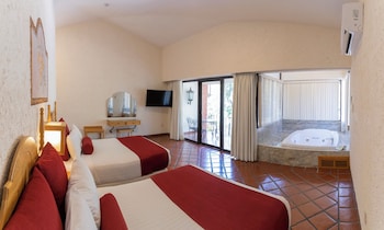 Terrace Suite with 2 beds and Jacuzzi