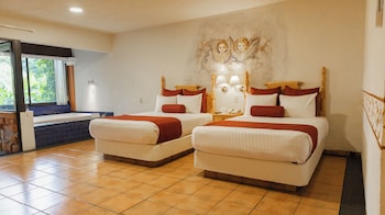 Terrace Suite with 2 beds and Jacuzzi