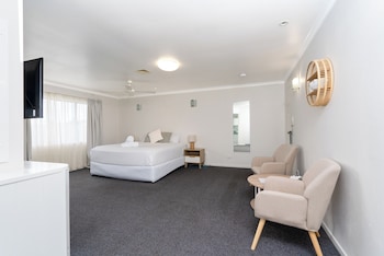 Deluxe Spa Room