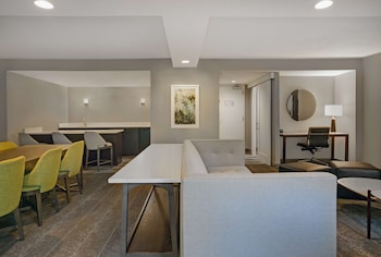 Suite, 1 Bedroom, Non Smoking (Bi-Level)