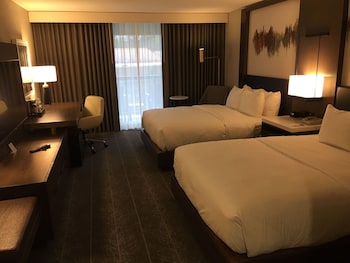 Room, 2 Queen Beds, Non Smoking, Pool View