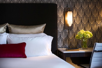 Room, 1 King Bed, Accessible (Mobility/Hearing Bathtub)