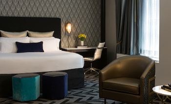 Suite, 1 King Bed with Sofa bed (Hospitality Suite)