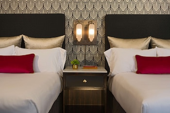 Room, 2 Double Beds, Accessible (Mobility/Hearing Bathtub)
