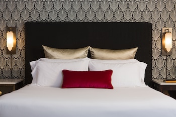 Suite, 1 King Bed with Sofa bed (Hospitality Suite)