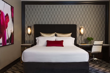 Suite, 1 King Bed with Sofa bed (Hospitality Suite)