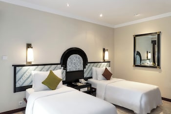 Deluxe Twin Room, 2 Twin Beds, Pool View