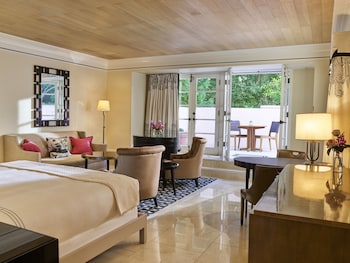 Junior Pool Suite