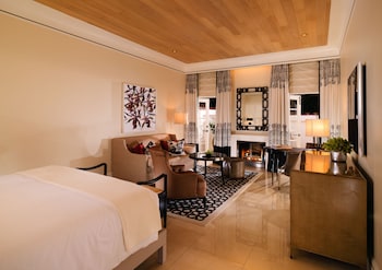 Grand Deluxe with Patio & Fireplace