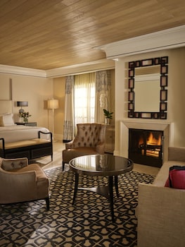 Grand Deluxe with Patio & Fireplace