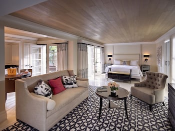 Junior Pool Suite