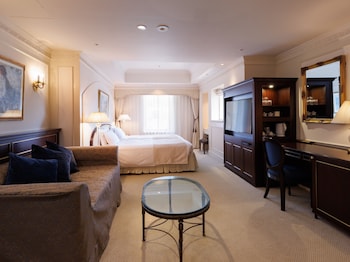 Deluxe Corner Twin Room + 2 Extra Bed, Non Smoking,Club Lounge Access