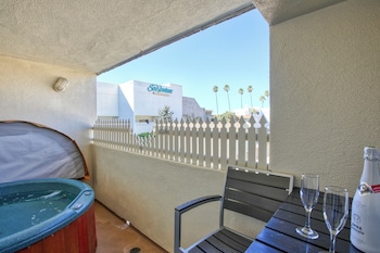 2 Double Beds, City View Balcony with Hot Tub
