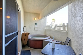 Deluxe City View Room with Hot Tub