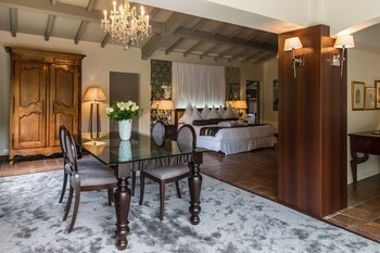 Suite Van Gogh, private pool and garden