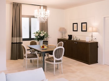 Rosemary Suite, private hot tub