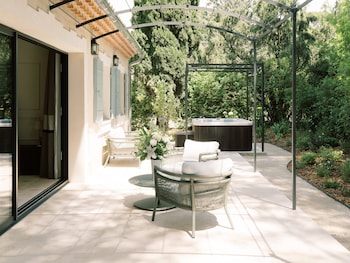 Rosemary Suite, private hot tub